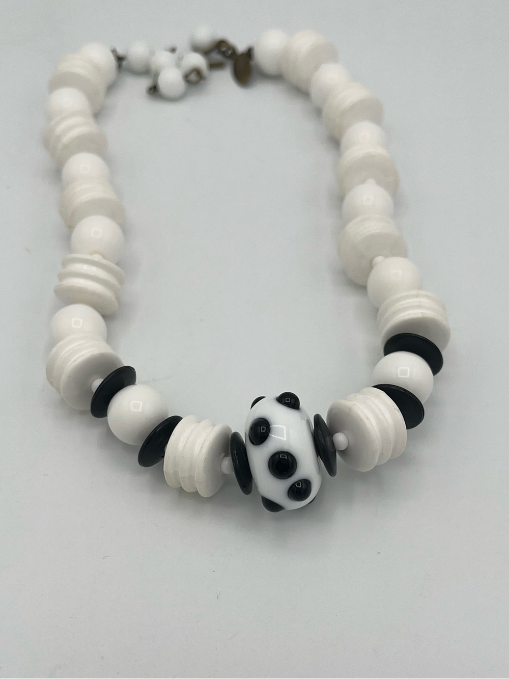 Vintage Miriam Haskell Chunky Hubnail Statement Necklace – Signed White & Black - Picture 4 of 5